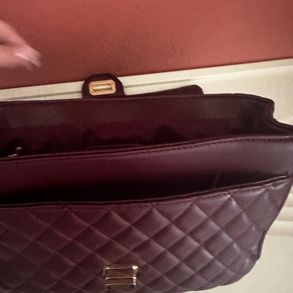 Badgley Mischka Red Quilted Shoulder Like New Travel Luggage Strap on Back - Picture 6 of 10